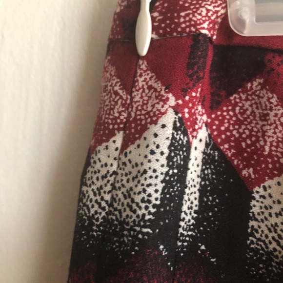 ANN TAYLOR LOFT Womens Lined Skirt Side Zipper Size 10 Pin tucks Around Hips - Picture 4 of 9